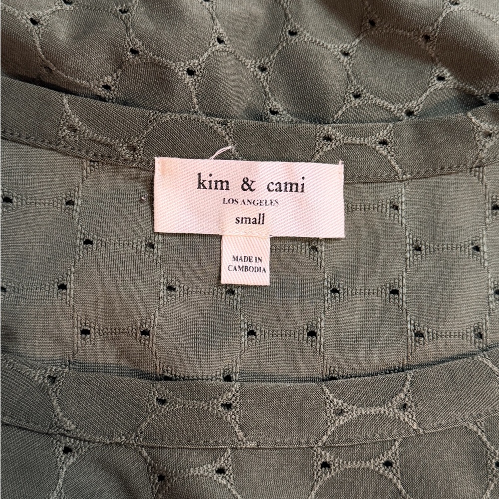 Kim & Cami Green Eyelet Ruffle Sleeve Top Size Small - Picture 4 of 5